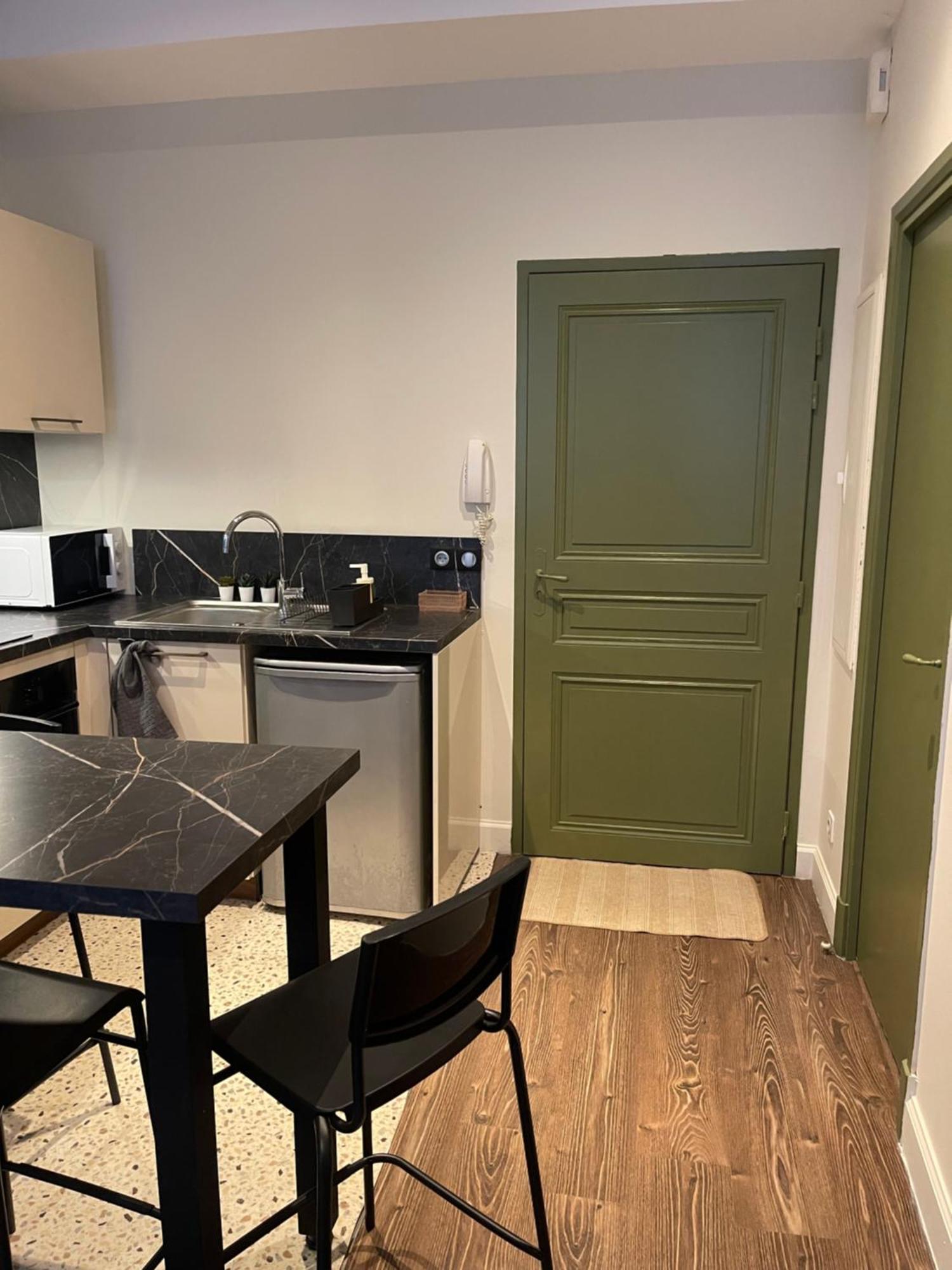Appartement Au Coeur Du Centre Ville De Carcassonne Exterior foto