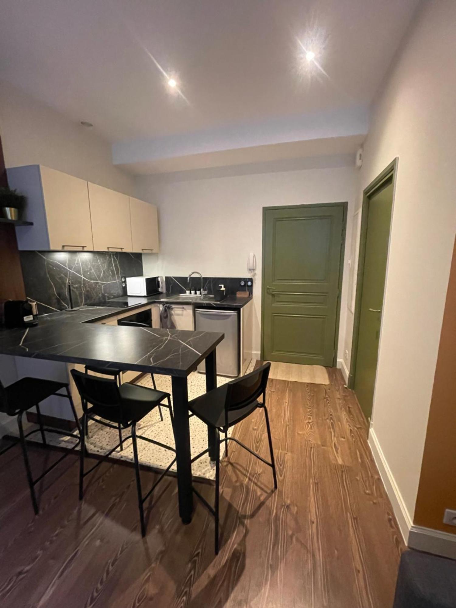 Appartement Au Coeur Du Centre Ville De Carcassonne Exterior foto